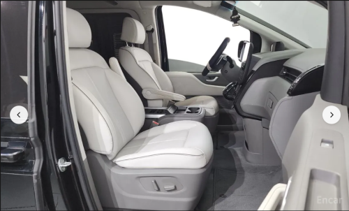 Staria Lounge 7-seater limousine