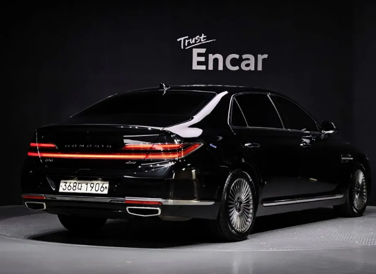 G90 3.8 AWD Luxury Car